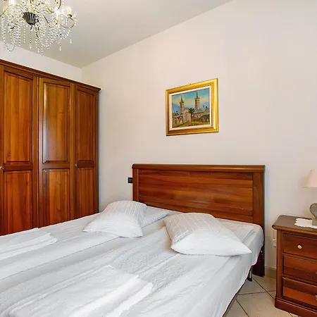 Au Petit Chevrot - Classic *